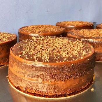 Torta Entera de Chocolate y Arequipe Mivassi